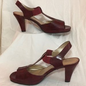 Life Stride sandal pump